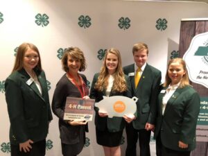 Phyllis Ferguson with 4-H officers