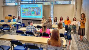 Jamie Harris teaching 4-H'ers