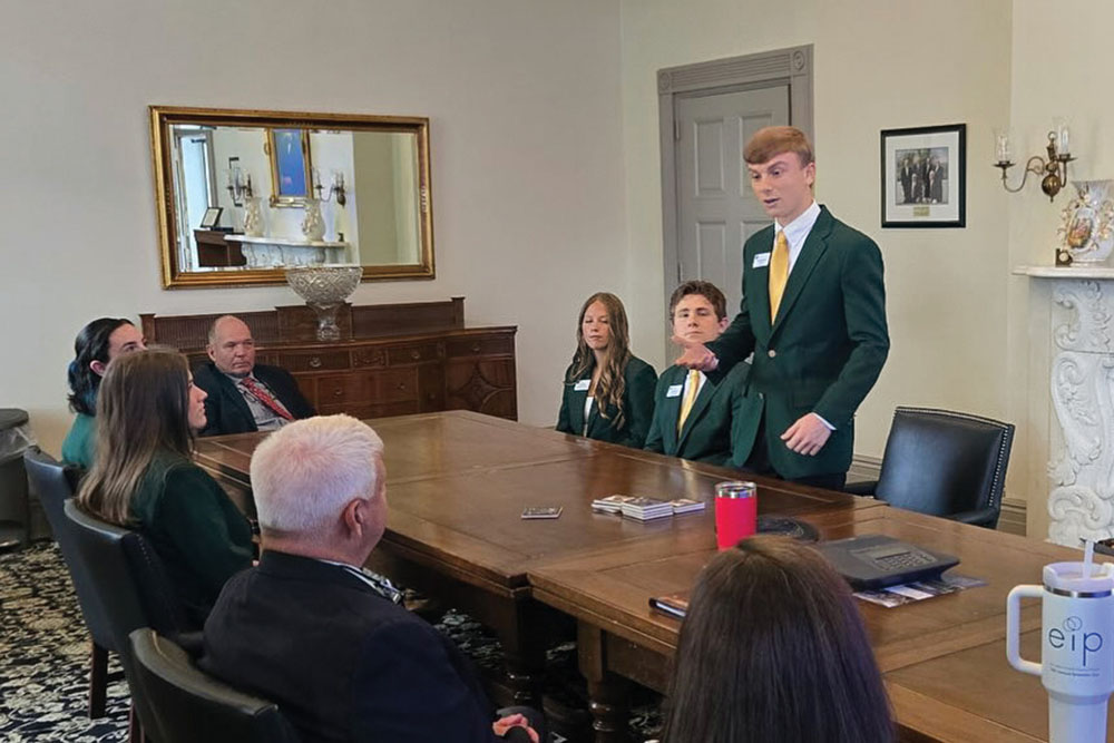 4-H'ers visit Ellington Ag Center