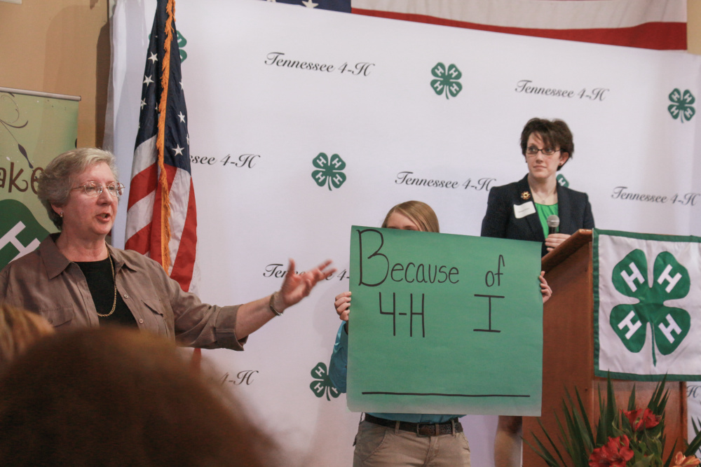 Ruth Henderson McQueen leads discussion during Tennessee 4-H Alumni Reunion