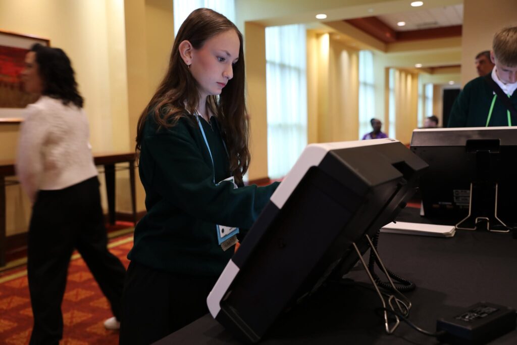 Voting at Tennessee 4-H Congress
